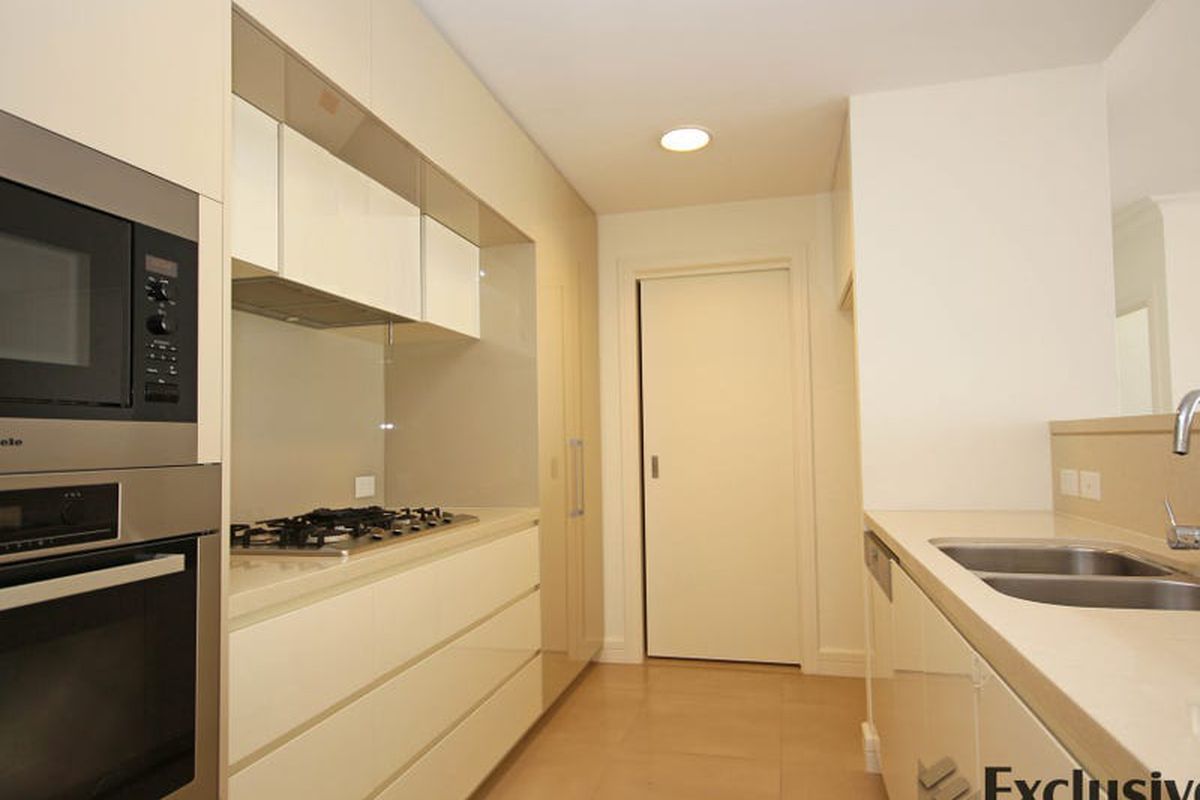 510 / 2 Peninsula Drive, Breakfast Point