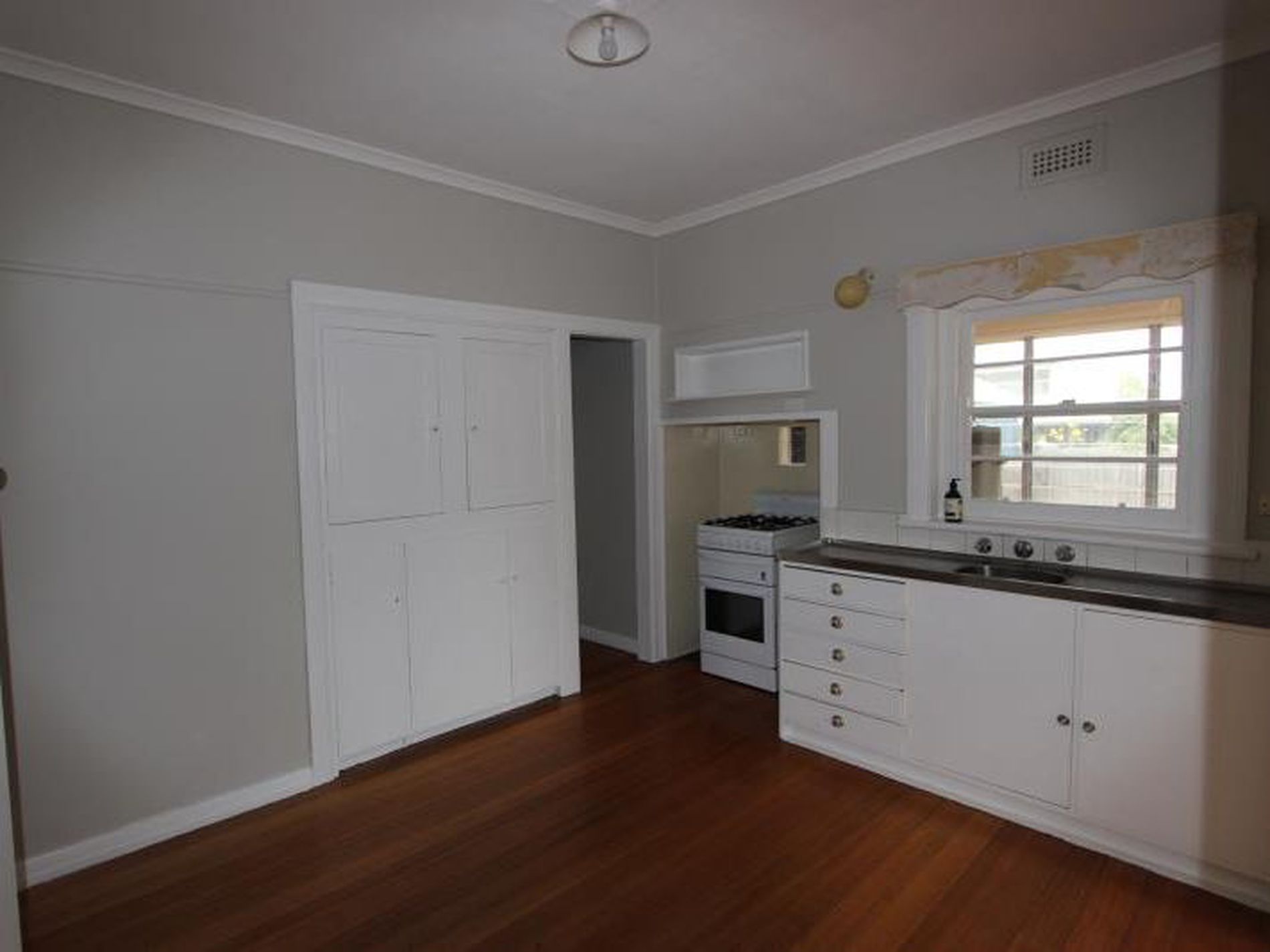 18 Douglass Street, Manifold Heights