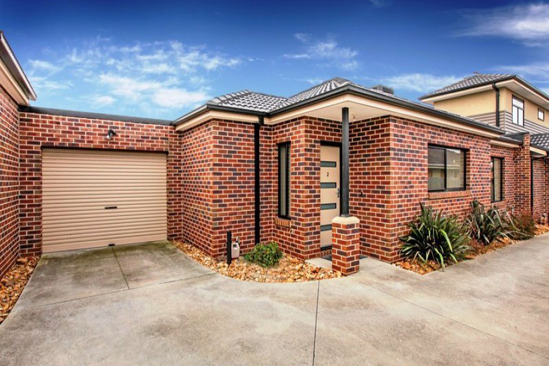 2 / 13 Walters Avenue, Airport West