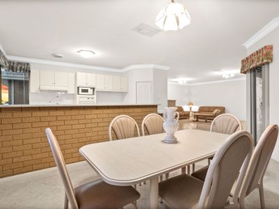 8 Rossiter Way, Winthrop