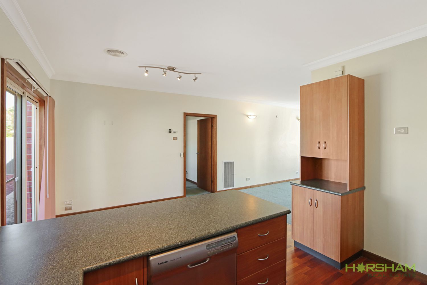 2 / 6 Carroll Street, Horsham
