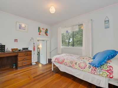 12 Sunningdale Avenue, Rochedale South