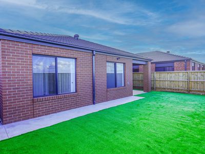 246 Maracana Avenue, Manor Lakes