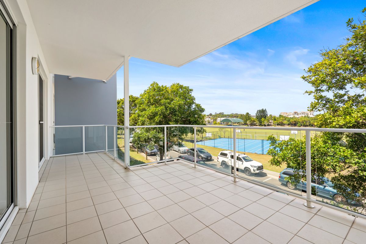 13 / 98 University Drive, Varsity Lakes