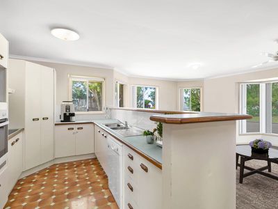 39 James Cook Drive, Sippy Downs