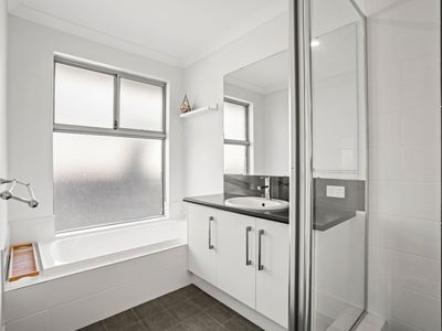 19 Calamocha Way, Piara Waters