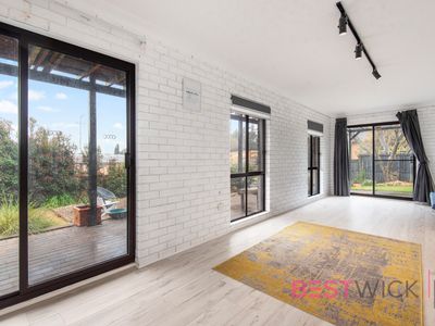 7 Casey Circuit, West Bathurst