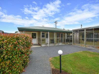 10 Constitution Avenue, Milton