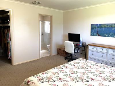 1 Dunvarleigh Crescent, Griffith