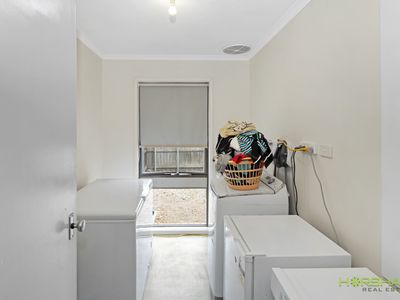 3 Creek Crescent, Horsham