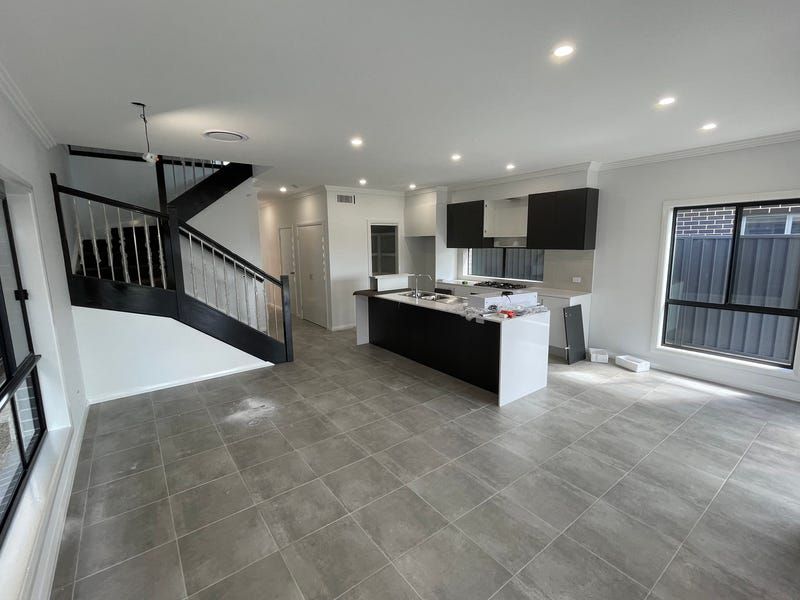 5 Narooma Street, Gregory Hills