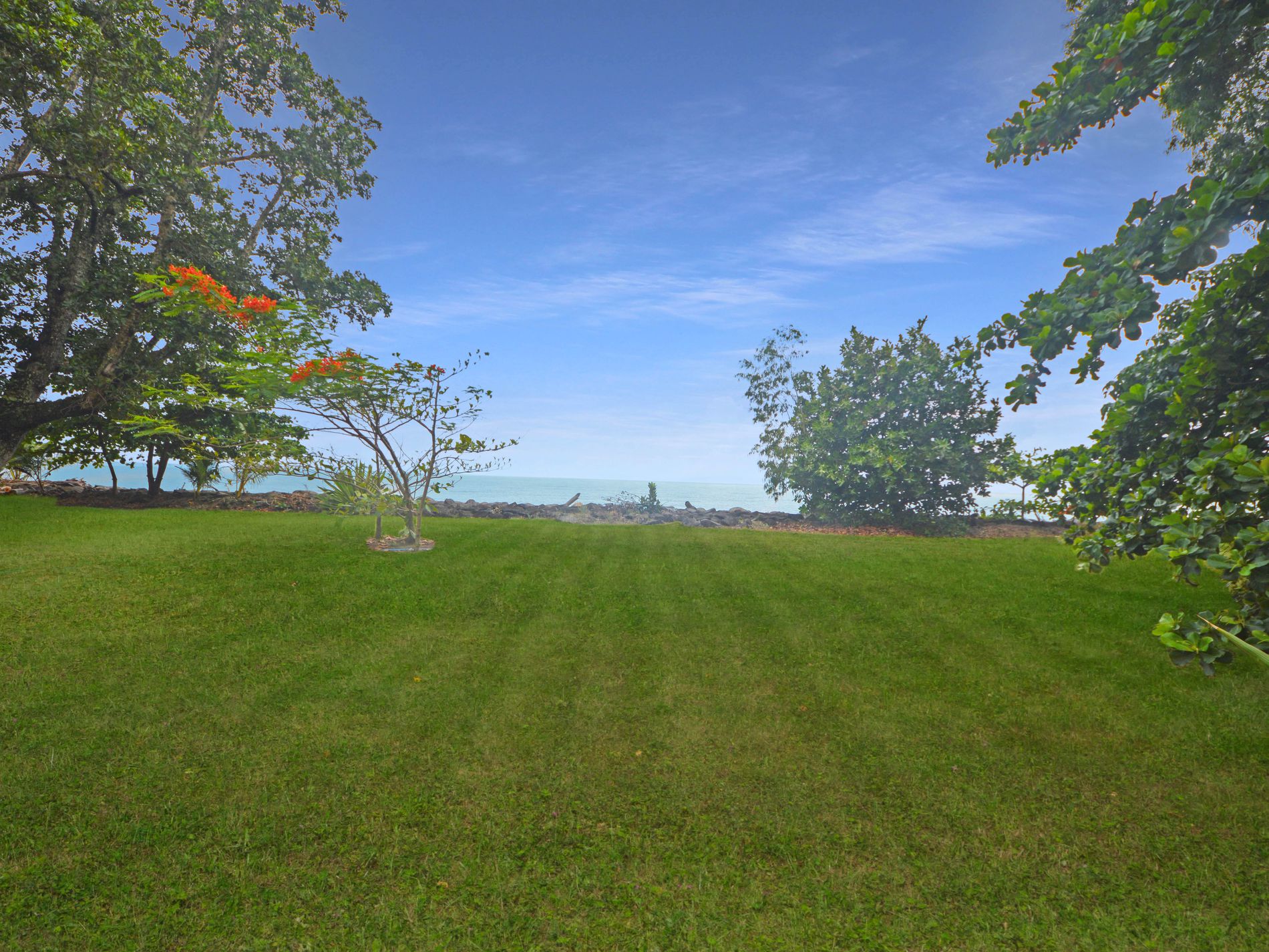 8 FELDT STREET, Flying Fish Point