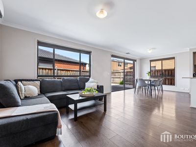 22 Rosina Drive, Officer