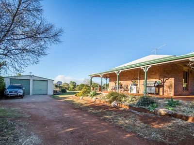 8 Macaulay Drive, Kingaroy