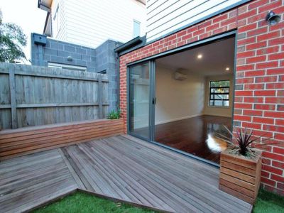 1 / 4 West Street, West Footscray