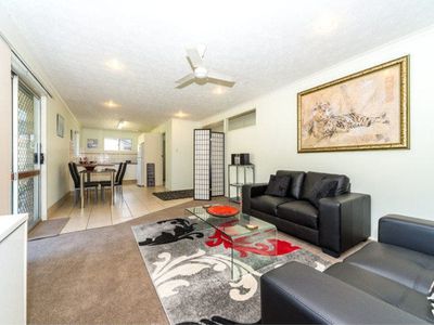 196 Oxley Drive, Coombabah