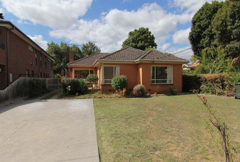 13 Sherwood Road, Mount Waverley