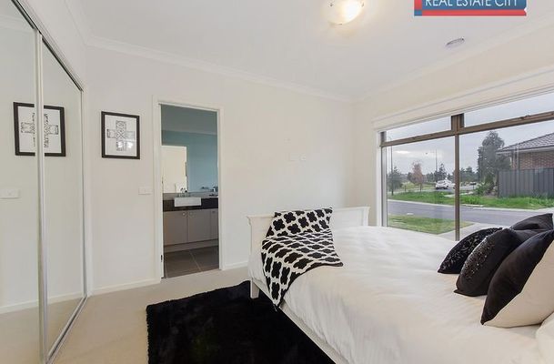 15 Thoresby Circuit, Craigieburn