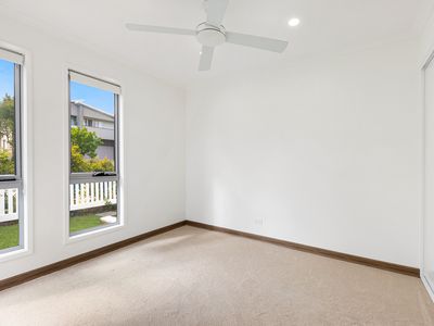 1 / 11 Bellagio Cres, Coomera