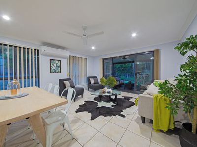 12 Cliff Close, Wakerley
