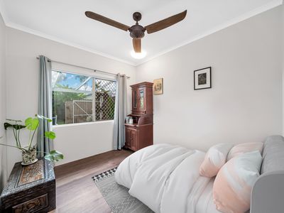 2 / 5 Ireland Crescent, Whitfield
