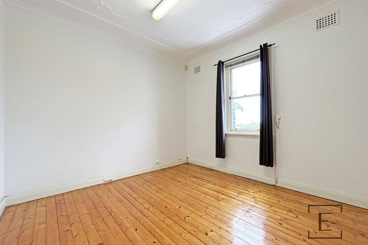 1 / 296 Lyons Road, Five Dock