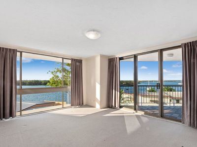15 / 8 Paradise Parade, Paradise Point