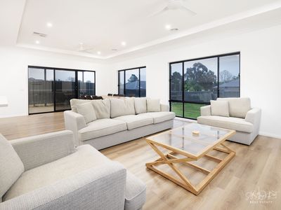 14 BAKER STREET, Tangambalanga