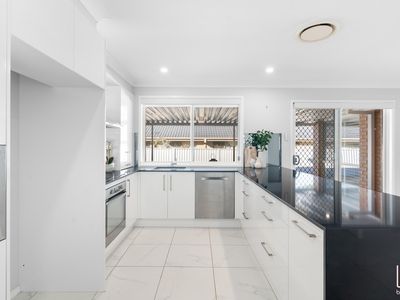 3 Duntroon Close, Hamlyn Terrace