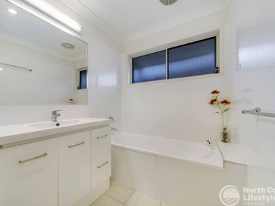 2 / 11 Miram Place, Ocean Shores