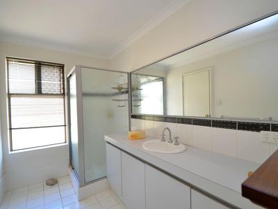 8 Rossetti Court, North Lake