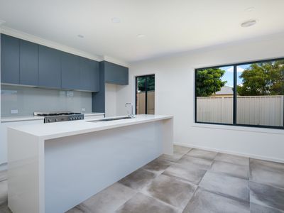 2 / 1 CASTLE CREEK ROAD, Wodonga