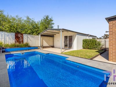 16 Bronze Drive, Kangaroo Flat