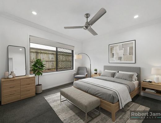 Spacious Family Home in the Heart of Peregian Springs - 5 Bedrooms + Media Room image 9