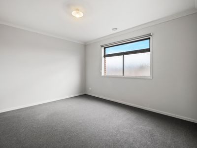 33 Burford Way, Cranbourne North