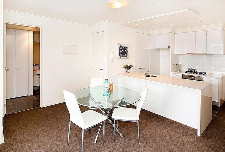 1700 / 63 WHITEMAN STREET, Southbank