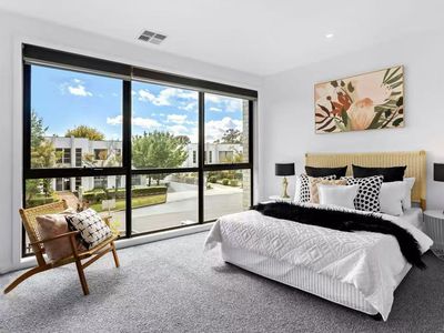 5 / 4 - 6 Coolac Place, Braddon