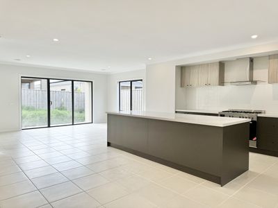 12 Gairdner Street, Manor Lakes