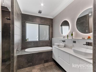 6 Belvedere Street, Julago