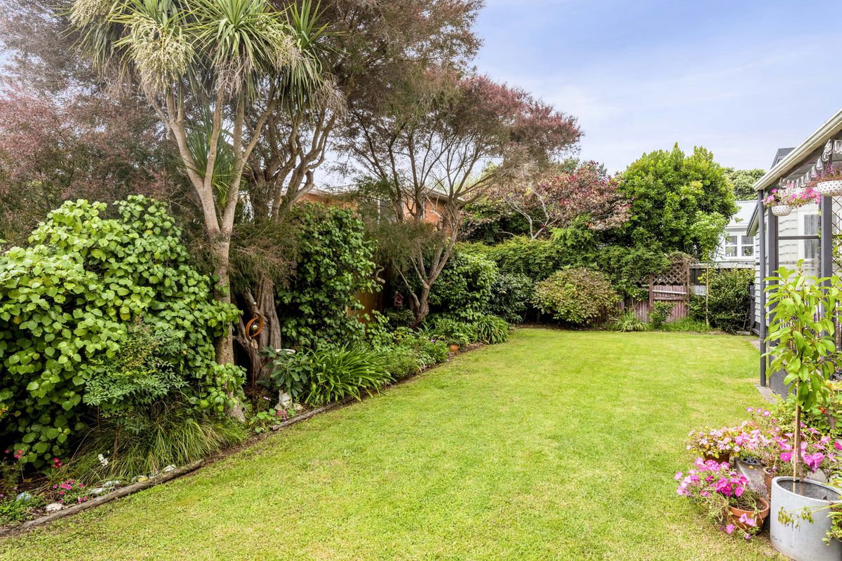 33 Ocean Road, Paraparaumu Beach