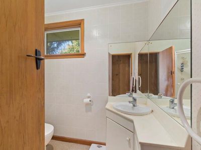 90 Moffat Drive, Lincoln