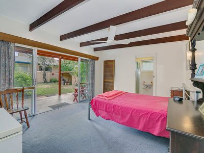 12 Sunningdale Avenue, Rochedale South