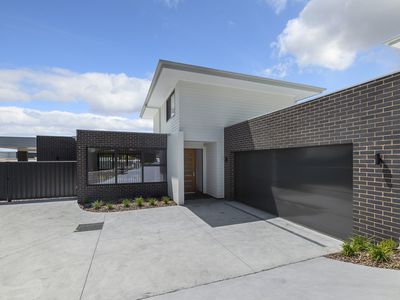 3 / 8 Aurora Close, Mawson