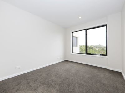 107 / 3 BILLY BUTTONS DRIVE, Narre Warren