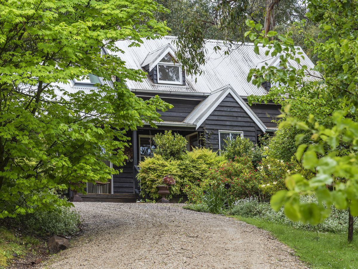 24 Blanche Parade, Mount Macedon
