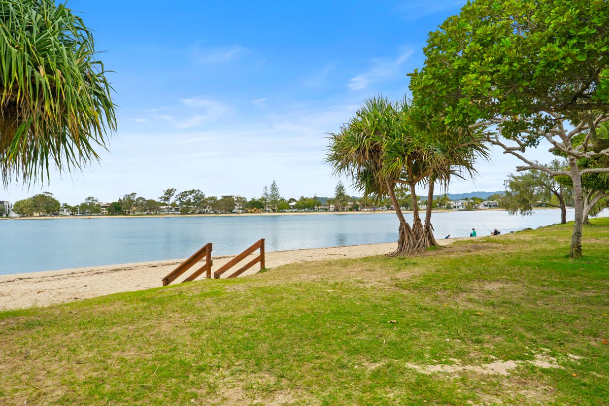 4 / 21 Awoonga Avenue, Burleigh Heads