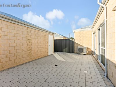 261 Lake Valley Drive, Lakelands