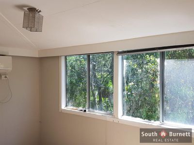 Room 1 / 27 Calvert Street, Nanango