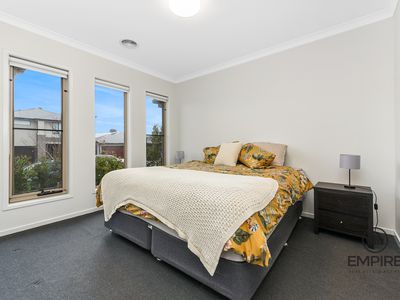 10 Dargle Way, Clyde North