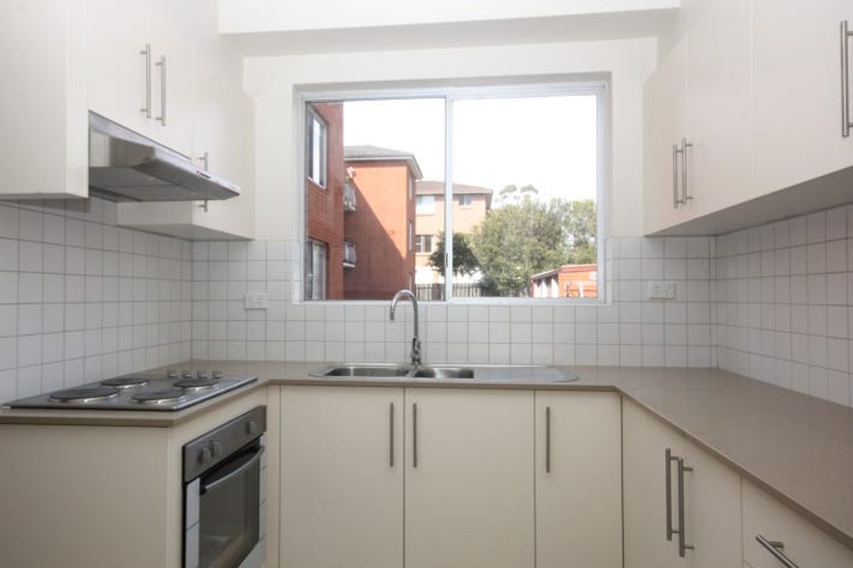 4 / 75 Denman Avenue, Wiley Park